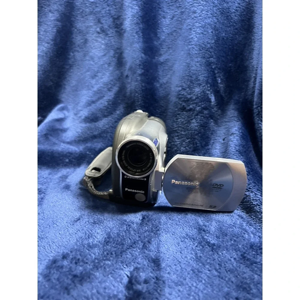 Panasonic VDR-D100 Camcorder -‎ Silver